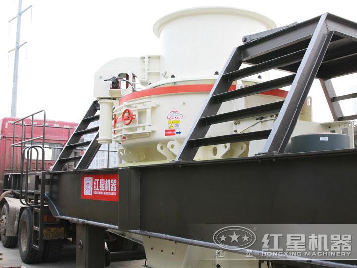 HVI沖擊式移動破碎站，產量70-585t/h，稀油自潤滑