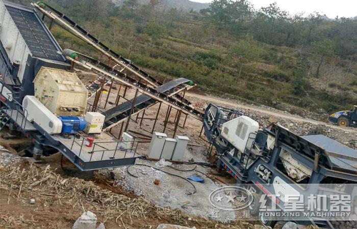 移動鄂式破碎機+反擊式破碎機+振動篩組合，產(chǎn)量大，出料范圍可調(diào)