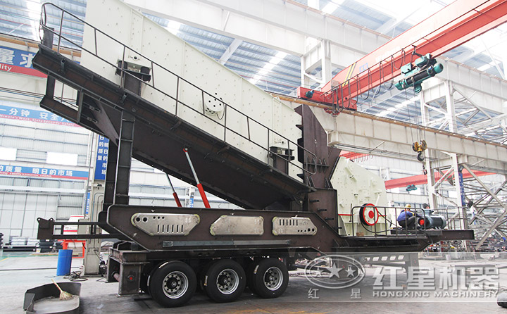 輪胎移動式河卵石破碎設備，中細碎反擊破+篩分一體機，效能高節能、綠色環保 