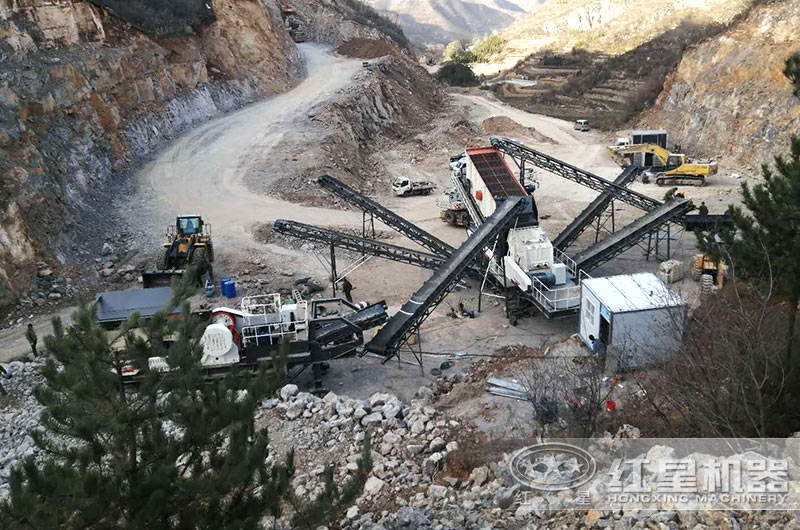 河南客戶(hù)移動(dòng)式碎石破碎機(jī)工作現(xiàn)場(chǎng)