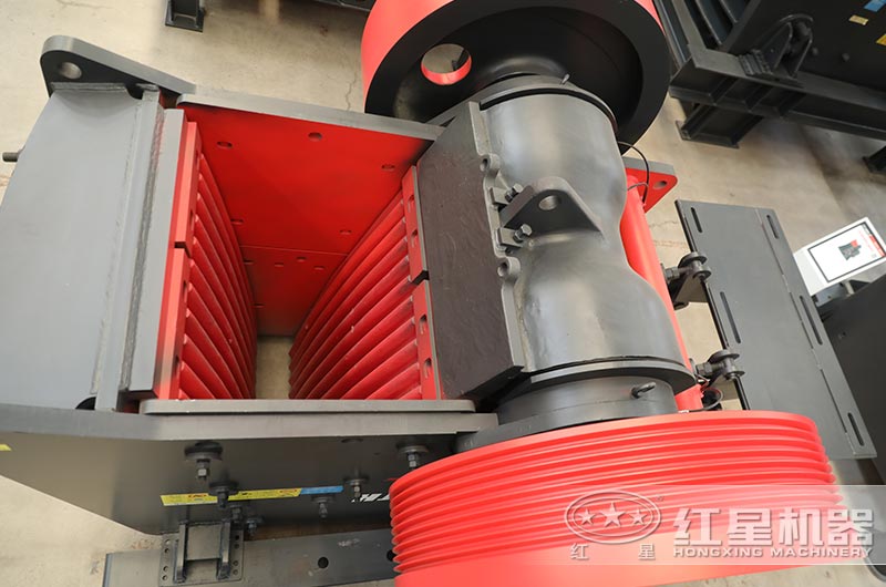 顎式破碎機(jī)進(jìn)料口顎板